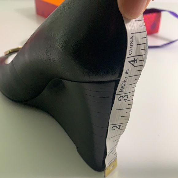 TORY BURCH BENTON 2 85MM PEEP TOE WEDGE - Picture 10 of 10